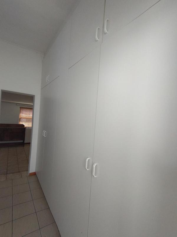 To Let 2 Bedroom Property for Rent in Oakdale Western Cape